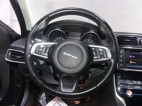 Used 2018 Jaguar XE Prestige AWD/4WD image 30