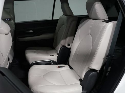 Certified 2024 Toyota Grand Highlander FWD image 30