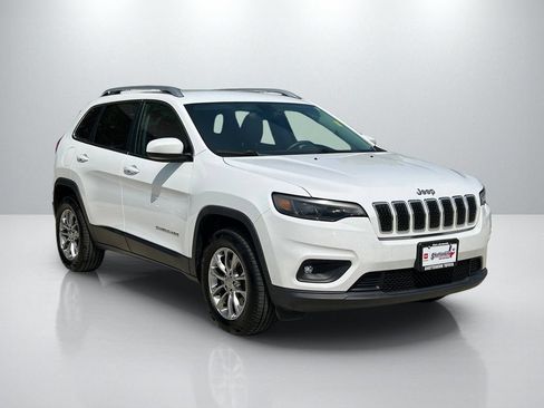 Used 2019 Jeep Cherokee Latitude Plus w/ Cold Weather Group AWD/4WD image 3