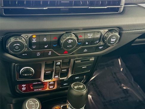 New 2026 Jeep Wrangler Unlimited Rubicon w/ Xtreme 35 Tire Package image 10