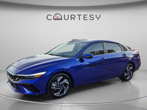 Used 2025 Hyundai Elantra Limited FWD image 1