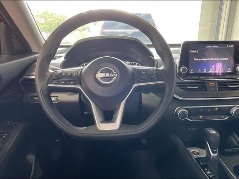 Used 2025 Nissan Altima 2.5 SV FWD image 5