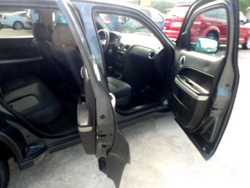 Used 2010 Chevrolet HHR LS image 6