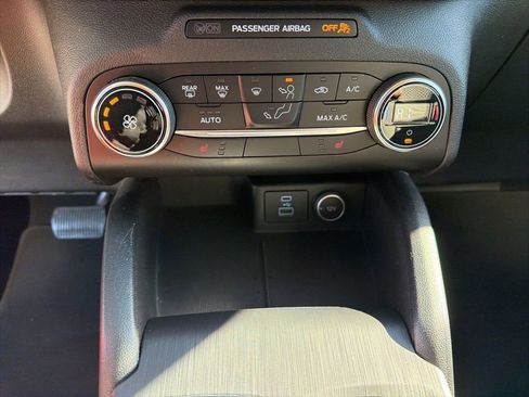 Used 2020 Ford Escape SE image 29