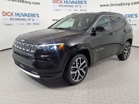 Used 2025 Jeep Compass Limited w/ Elite Group AWD/4WD image 1