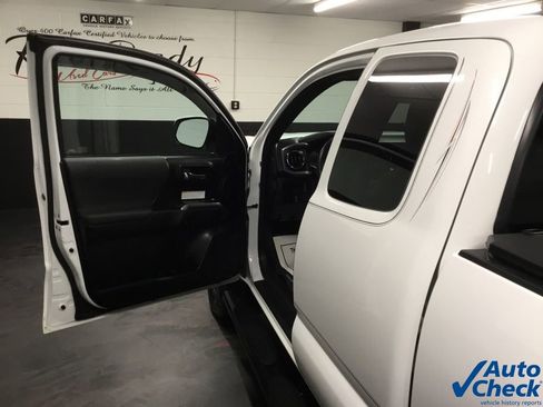 Used 2016 Toyota Tacoma TRD Off-Road w/ Premium & Technology Package image 24