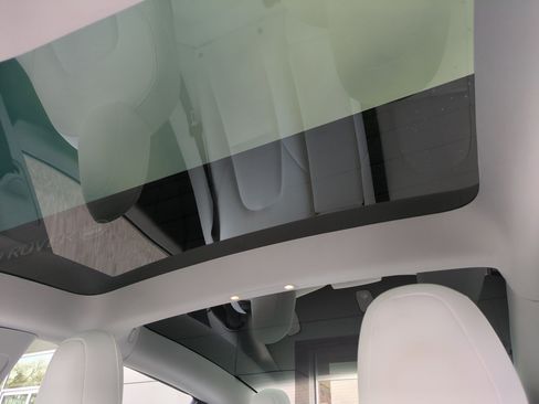 Used 2021 Tesla Model 3 Long Range image 16