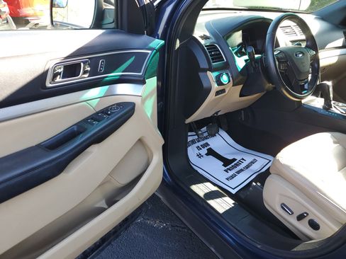 Used 2016 Ford Explorer XLT w/ Equipment Group 202A image 11