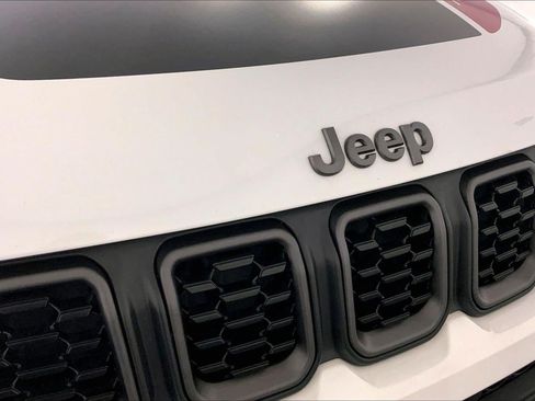Used 2025 Jeep Compass Trailhawk AWD/4WD image 28