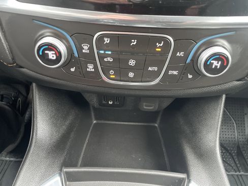 Used 2018 Chevrolet Traverse LT image 38