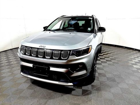 Used 2022 Jeep Compass Limited AWD/4WD image 3