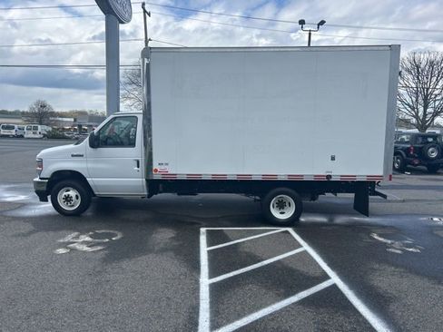 Used 2022 Ford E-450 and Econoline 450 Super Duty w/ Power Windows & Locks Group RWD image 4