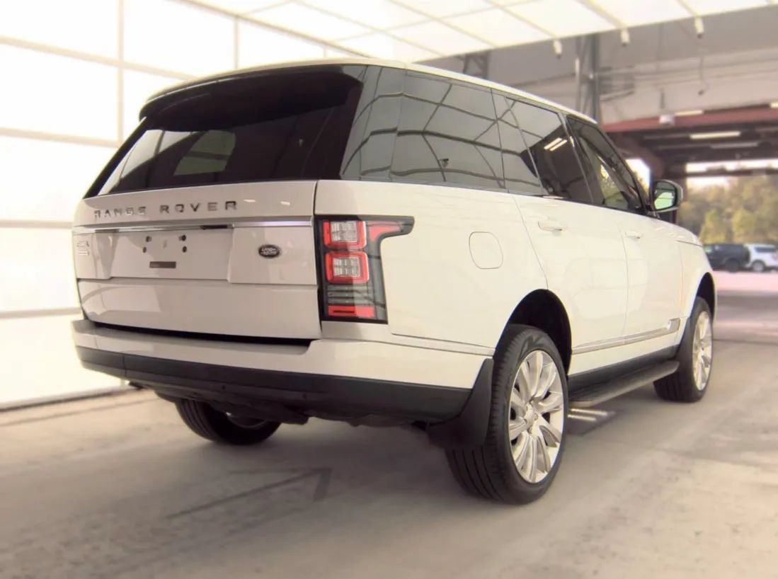 Used 2014 Land Rover Range Rover Supercharged AWD/4WD image 2