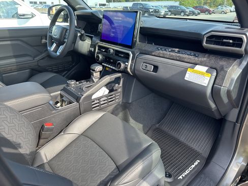 New 2025 Toyota Tacoma Limited AWD/4WD image 34