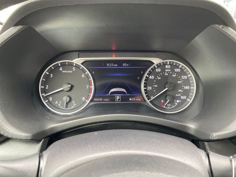Used 2024 Nissan Sentra SV FWD image 13