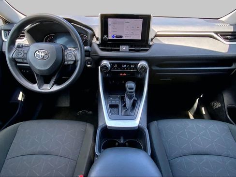 Used 2025 Toyota RAV4 XLE FWD image 15