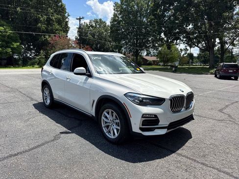 Used 2019 BMW X5 xDrive40i w/ Premium Package 2 AWD/4WD image 2