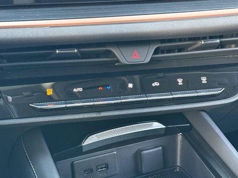 Used 2025 Buick Envision Sport Touring image 28