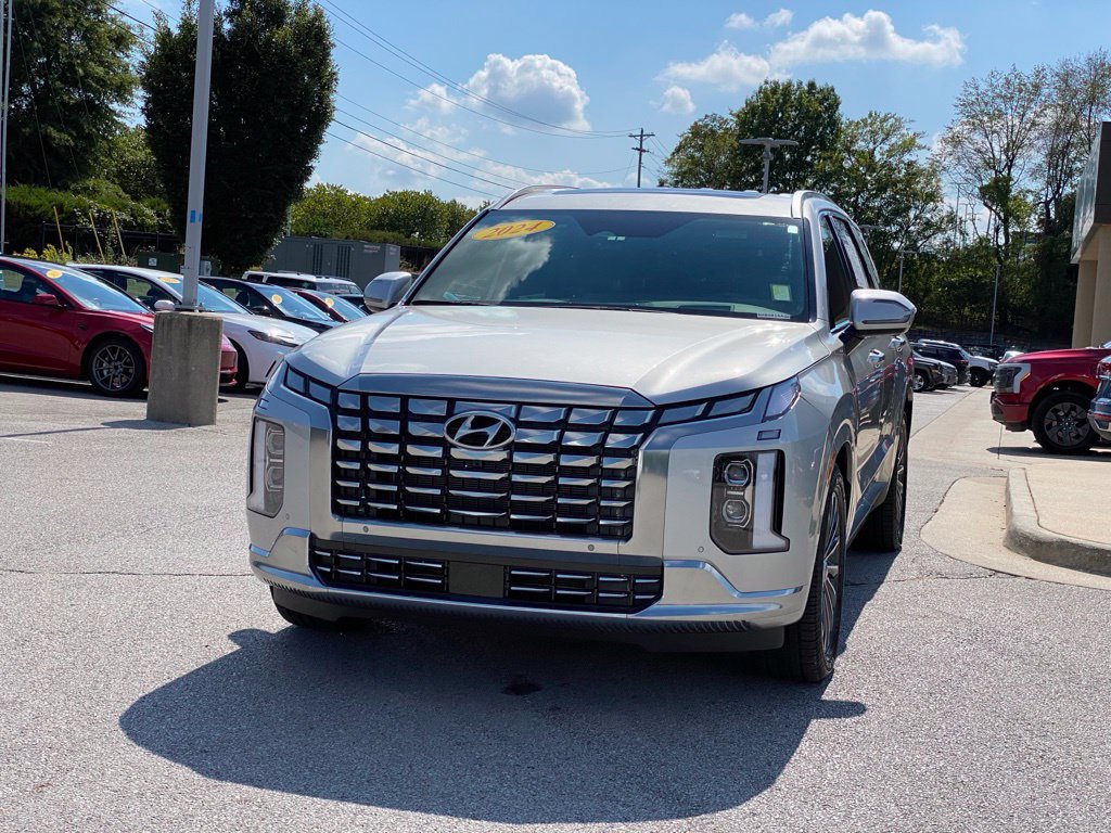 Used 2024 Hyundai Palisade Calligraphy FWD image 3