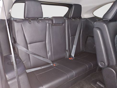 Used 2024 Toyota Highlander XLE FWD image 24