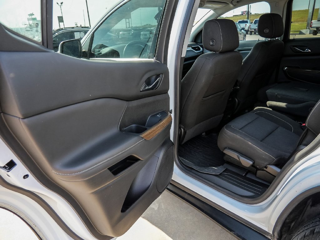 Used 2023 GMC Acadia SLE w/ LPO, Floor Liner Package FWD image 24