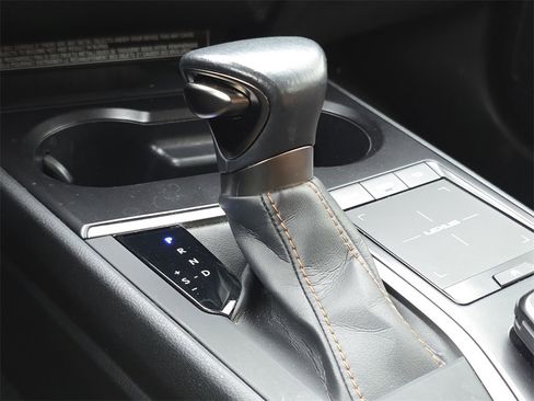 Used 2022 Lexus UX 250h w/ Premium Package image 37