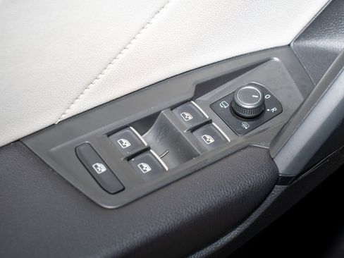 Used 2019 Volkswagen Tiguan SEL Premium w/ 3rd Row Seat Package image 29