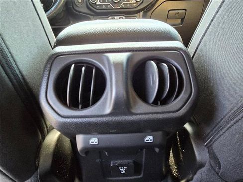 Used 2021 Jeep Gladiator Sport AWD/4WD image 17