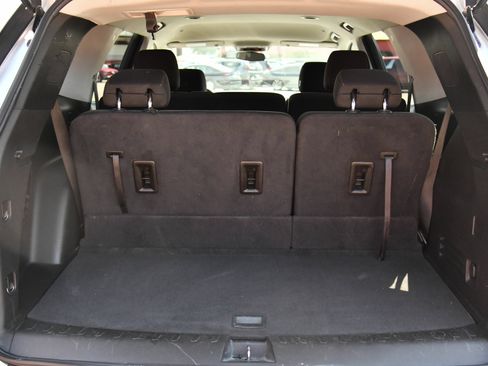 Used 2021 Chevrolet Traverse LS FWD image 38