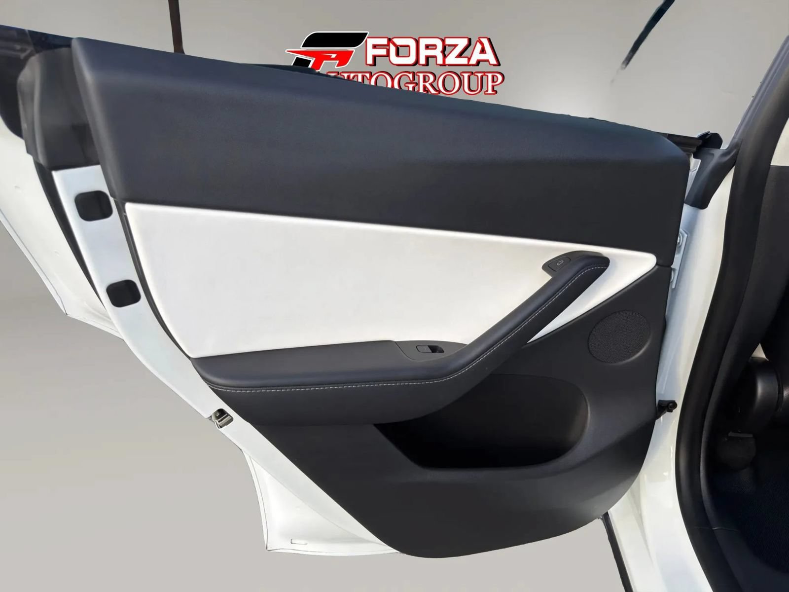 Used 2022 Tesla Model Y Long Range AWD/4WD image 27