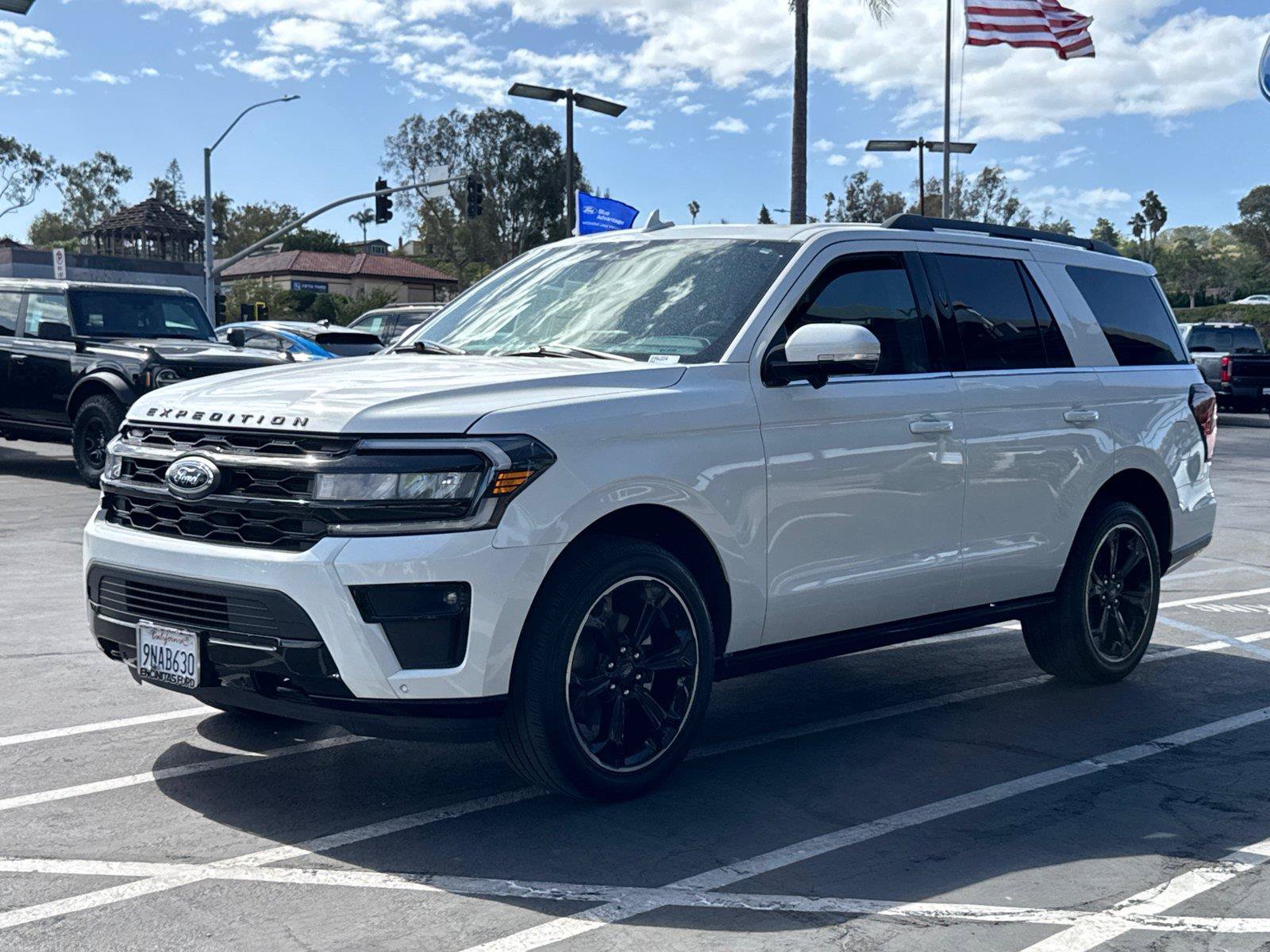 Certified 2024 Ford Expedition Limited AWD/4WD image 4