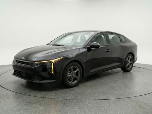 Used 2025 Kia K4 LXS image 3