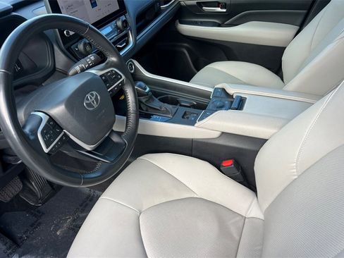 Certified 2024 Toyota Grand Highlander XLE image 9