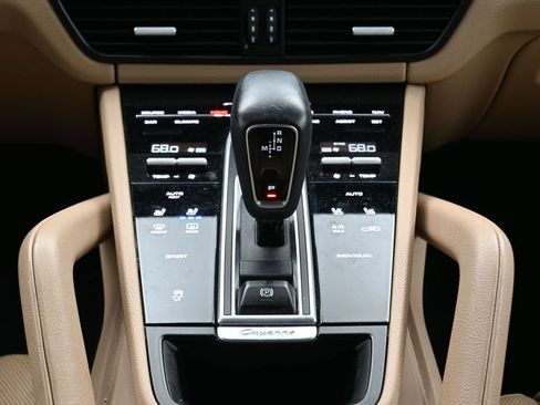 Certified 2019 Porsche Cayenne AWD/4WD image 23