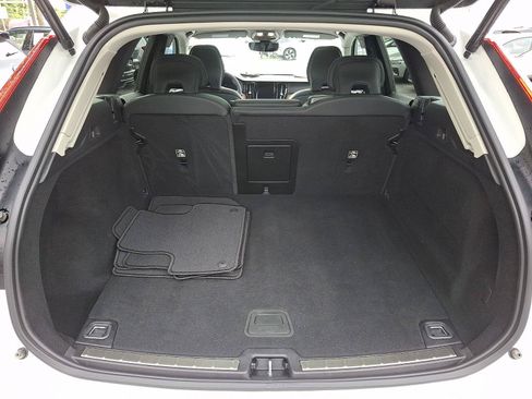 Certified 2024 Volvo XC60 B5 Plus w/ Climate Package AWD/4WD image 28