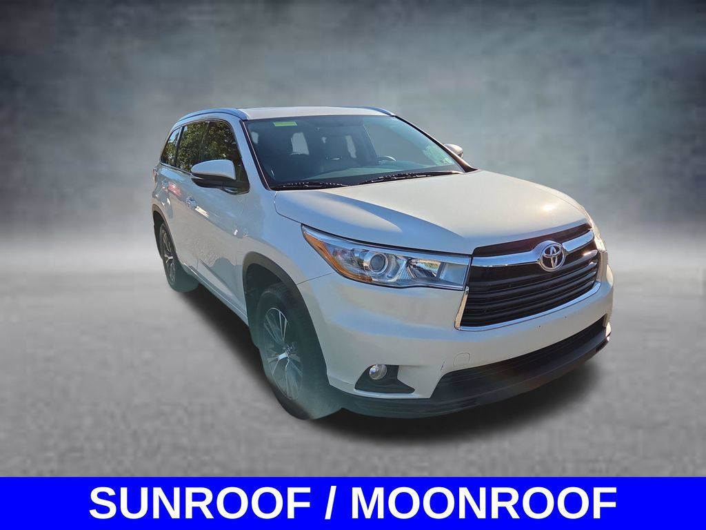 Used 2016 Toyota Highlander XLE AWD/4WD image 3