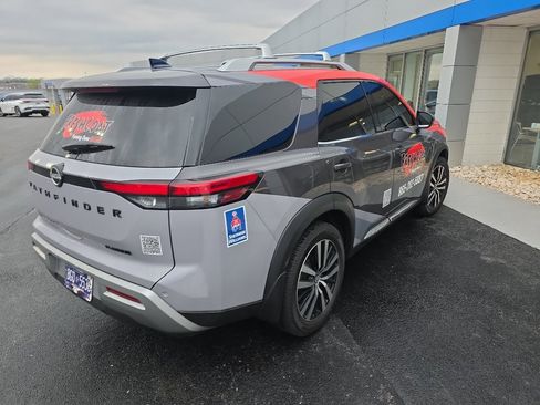 Used 2023 Nissan Pathfinder Platinum image 4