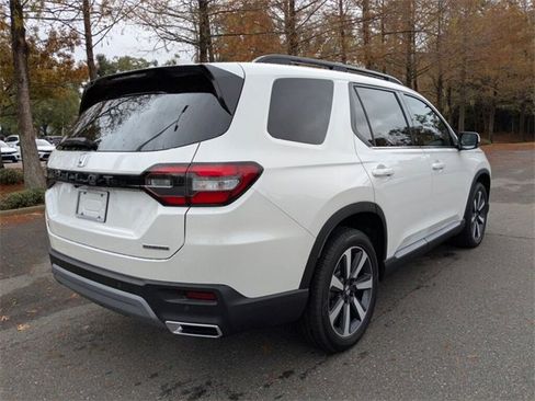 New 2025 Honda Pilot Touring image 6