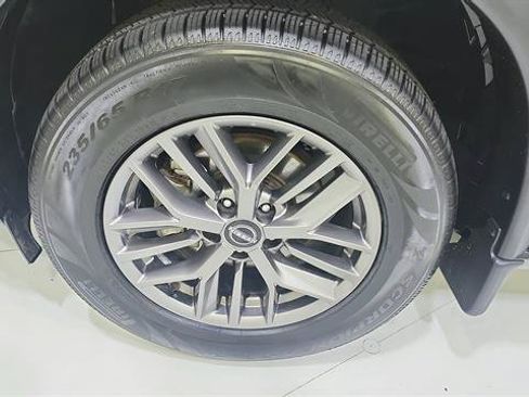 Used 2023 Nissan Rogue S AWD/4WD image 33