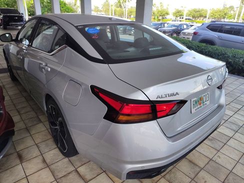 Used 2025 Nissan Altima 2.5 SR FWD image 4