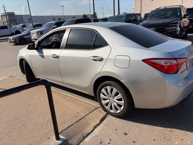Used 2018 Toyota Corolla LE FWD image 13