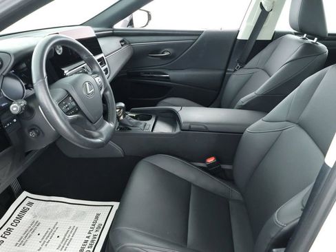 Used 2024 Lexus ES 350 w/ Premium Package image 16