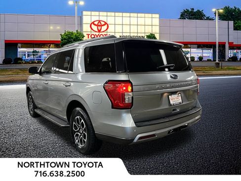 Used 2023 Ford Expedition XLT image 3