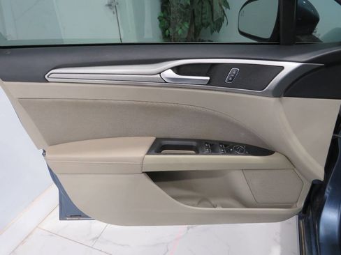 Used 2019 Ford Fusion SE image 26