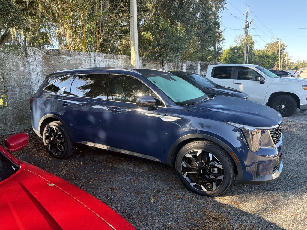 Certified 2024 Kia Sorento SX FWD image 4