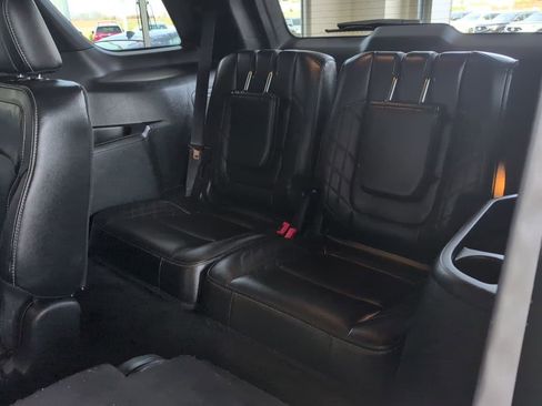 Used 2018 Ford Explorer Platinum image 33