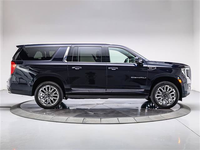 Used 2023 GMC Yukon XL Denali Ultimate AWD/4WD image 6