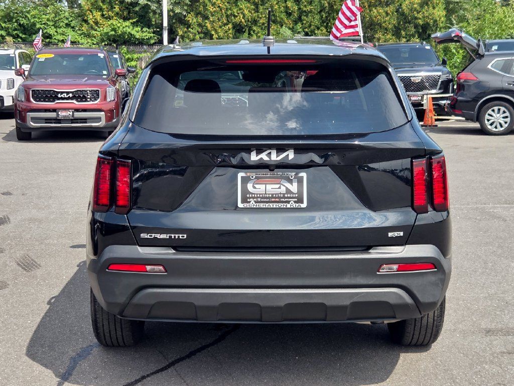 Used 2023 Kia Sorento LX AWD/4WD image 5