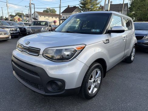 Used 2017 Kia Soul w/ Convenience Package FWD image 2