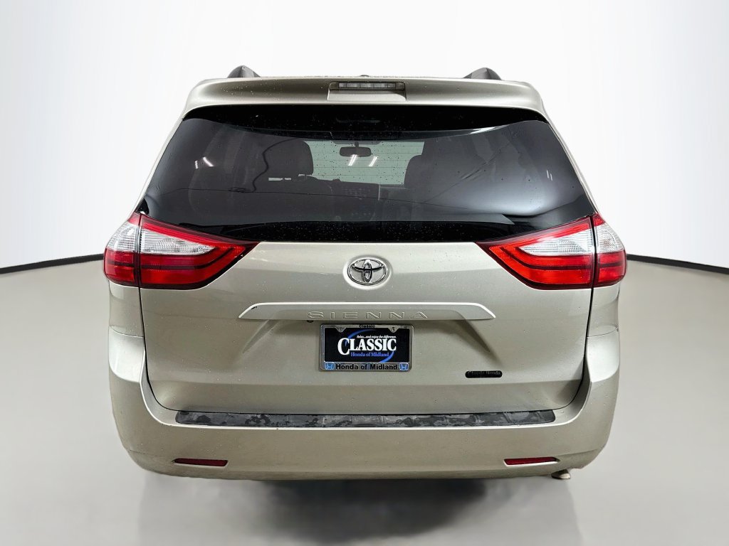 Used 2017 Toyota Sienna LE FWD image 6
